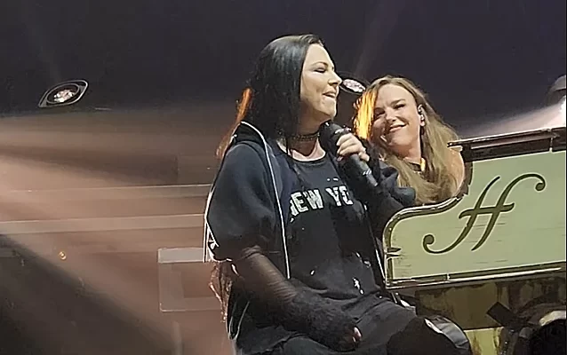 EVANESCENCE’s AMY LEE Joins HALESTORM For ‘Break In’ Performance At Canadian Tour Kick-Off